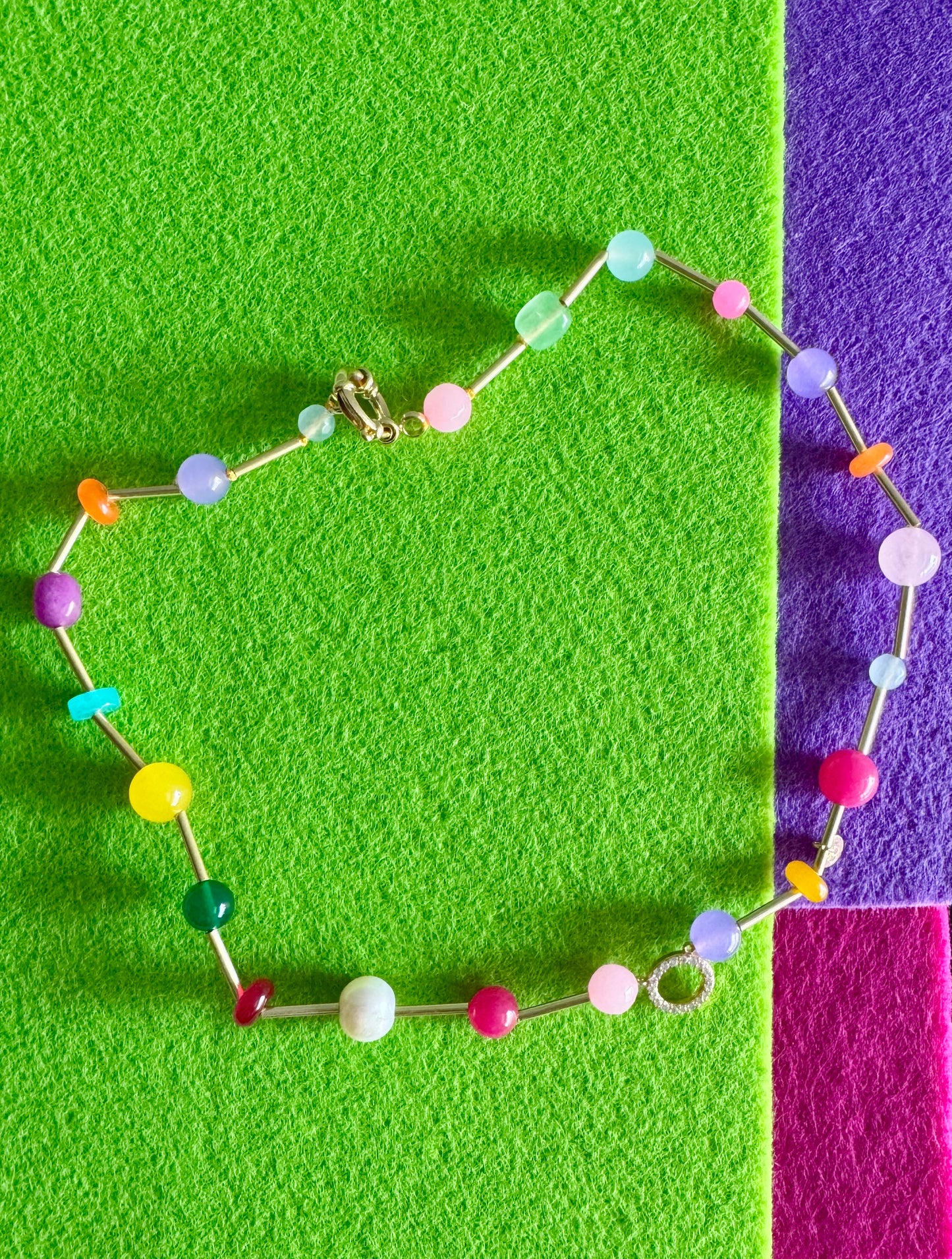girocollo RAINBOW con quel twist in più che è il Cerchio in ottone con zirconi luminosissimi