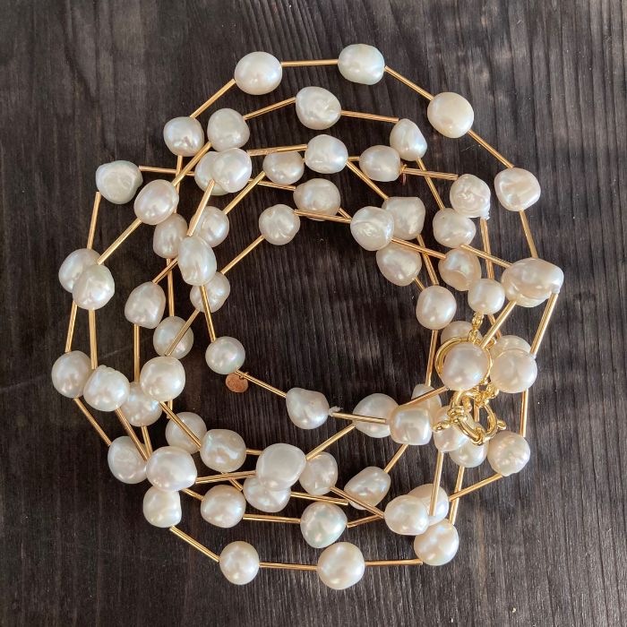 PEARL EDITION , perle coltivate di acqua dolce 11mm, luminose e barocche, sia nella versione a girocollo che in quella lunga a 90cm