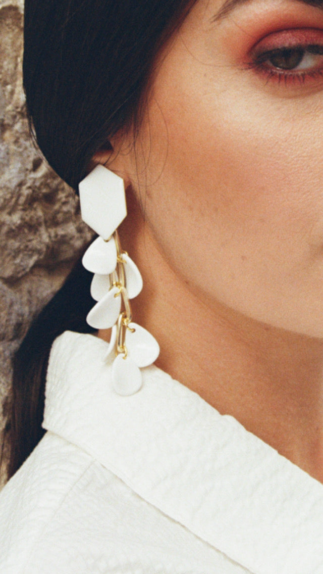 splendidi in total white look, qui la versione a 4 anelli che misura 9 cm. Leggerissimi e dal piccolo prezzo
