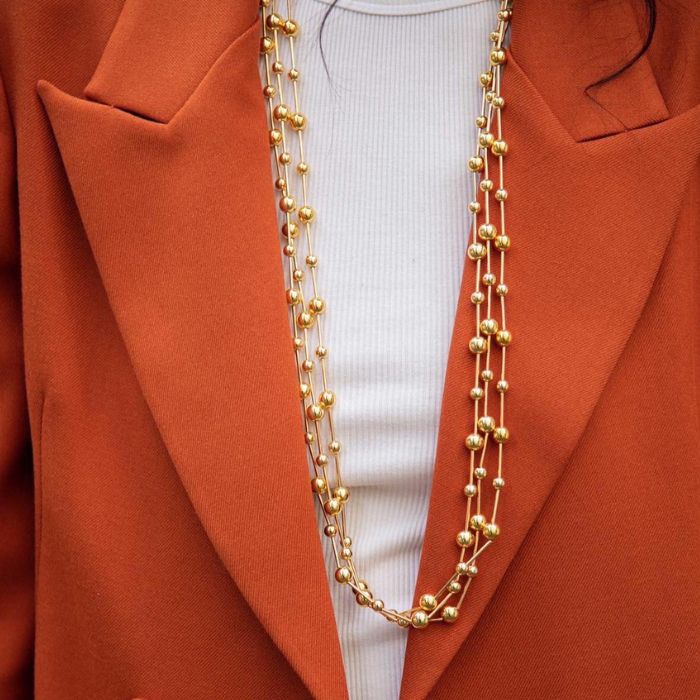 Collana Rainbow Gold 1&1, qui indossate 3 lunghe 90 cm. Ematite Gold la pietra regina di questa variante.