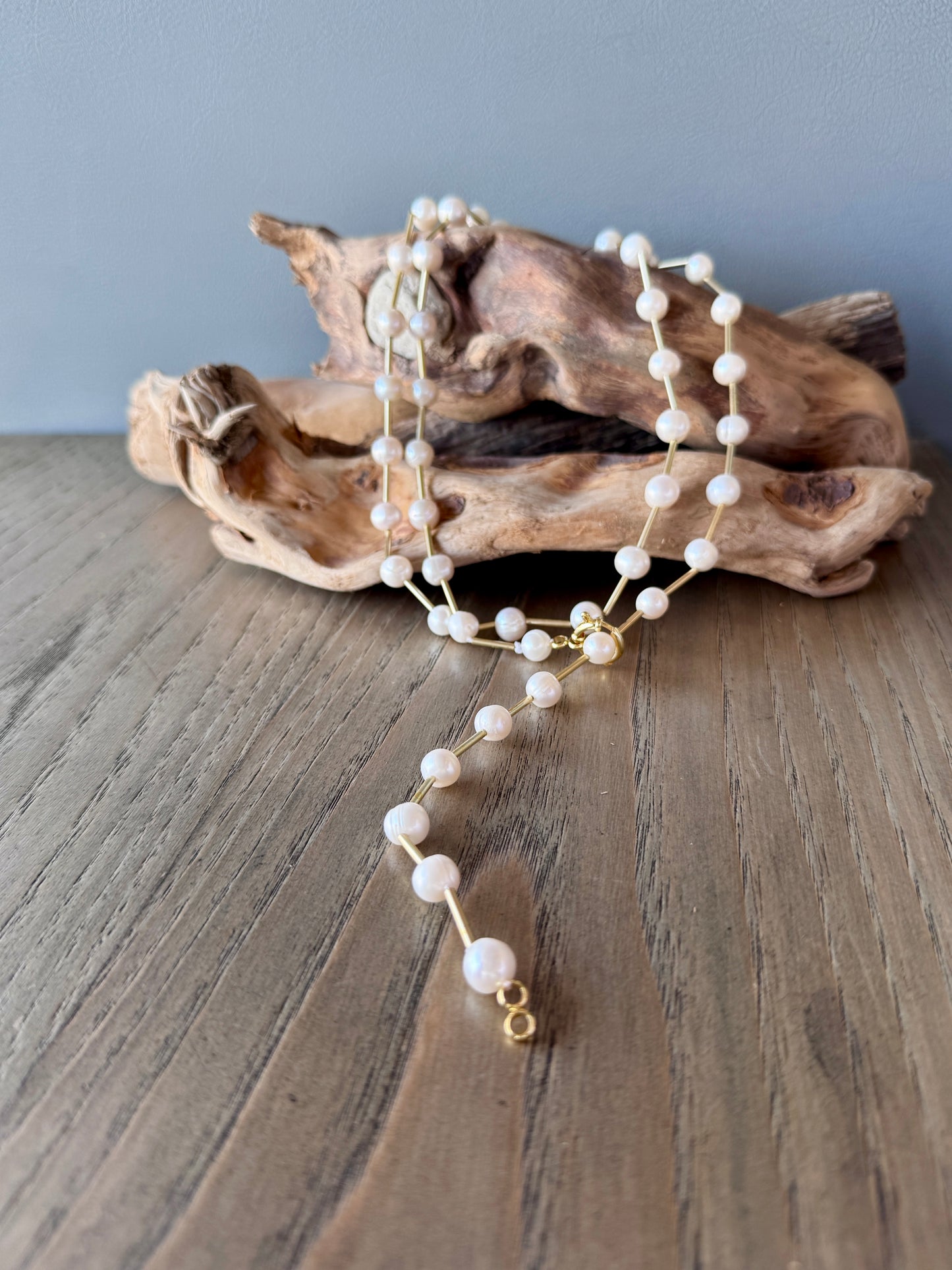 Collana lunga Rainbow Pearl Edition in perle coltivate acqua dolce 10 mm e astine in ottone dorato, 90 cm