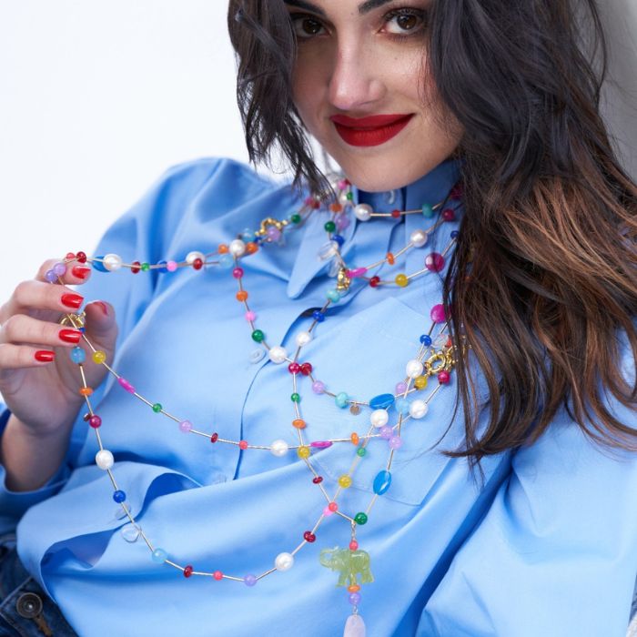 splendide indossate tutte insieme, le collane Rainbow nella versione da 90cm, possono essere indossate a varie lunghezze e così puoi creare tu il tuo “neckmess” preferito, ogni giorno diverso