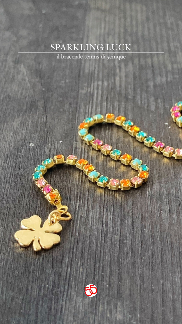 Il bracciale tennis multicolore, un’esplosione di colori che brillano e portano fortuna. 