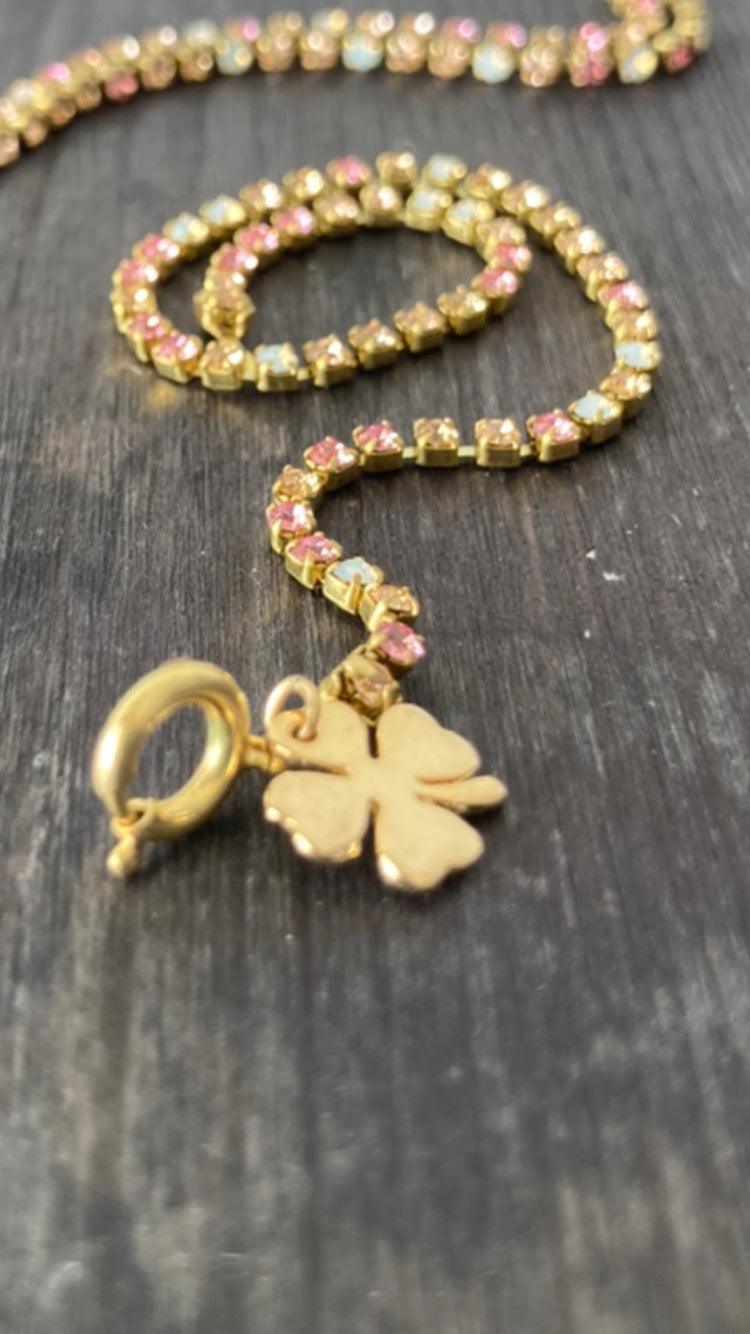 Il bracciale tennis imbianco e rosa, luce e charme
